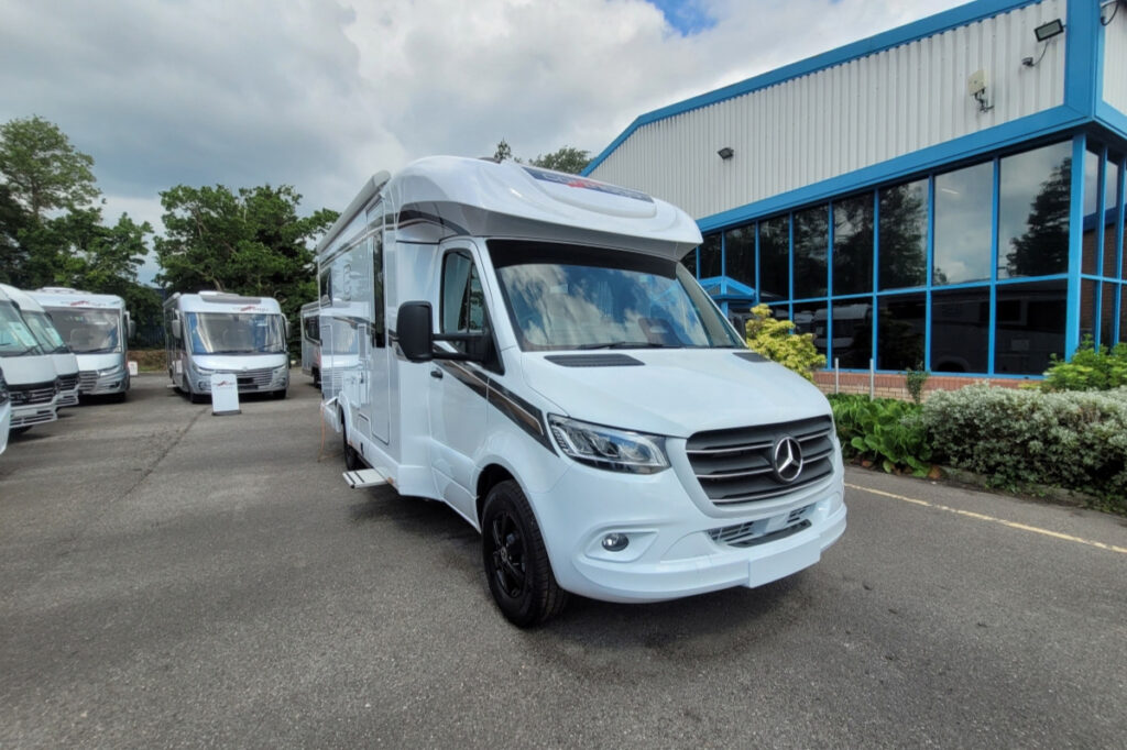 75D92E_01-Carthago-C1Tourer-T147RBLEK-TN375868.jpg