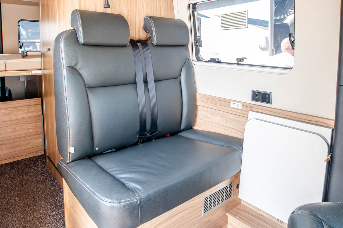 6DC2B2 17 2021 Hymer GrandCanyonS FT21EDF