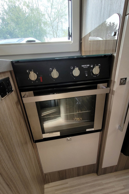 2B98FBA 17 Benimar Mileo243 PF25FDM