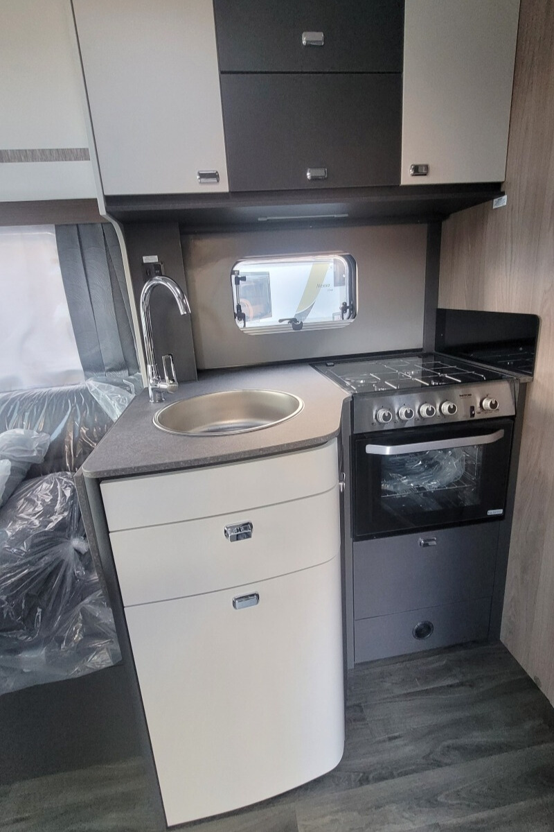 75D3F2 18 Swift Voyager584 SG39870