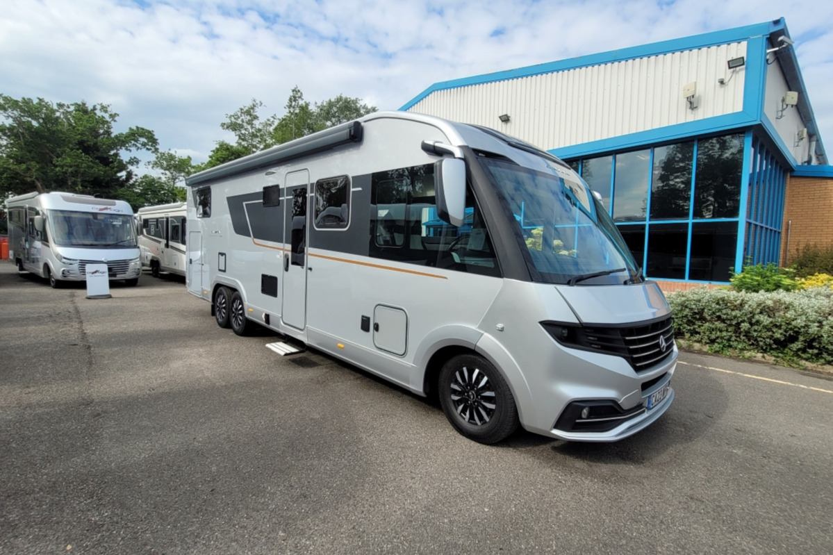 2CD74F6 02 Adria Supersonic 890LL CA23WFM
