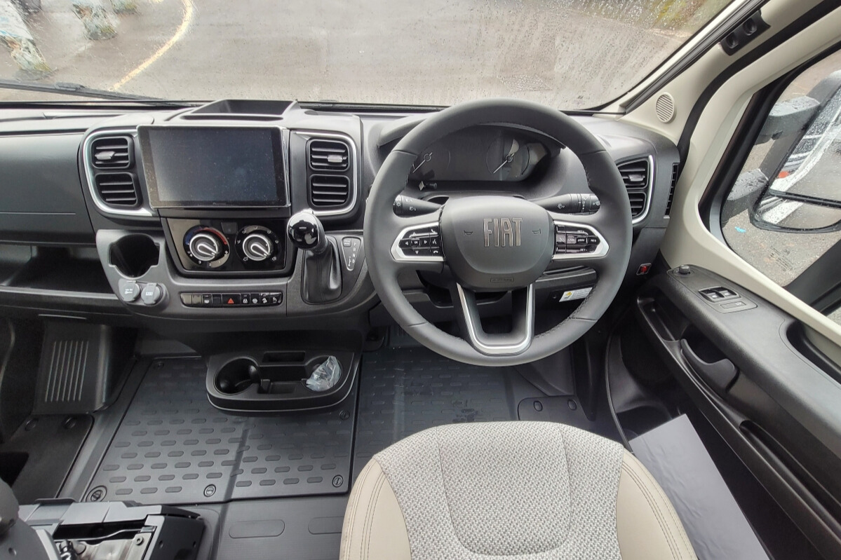 2931126 08 Autotrail Imala736 SMC16154