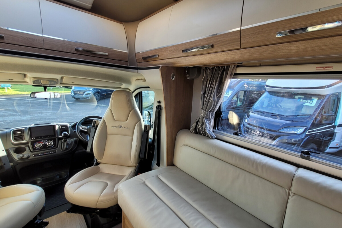 2A1F352 11 Autotrail Comanche WG25MFP