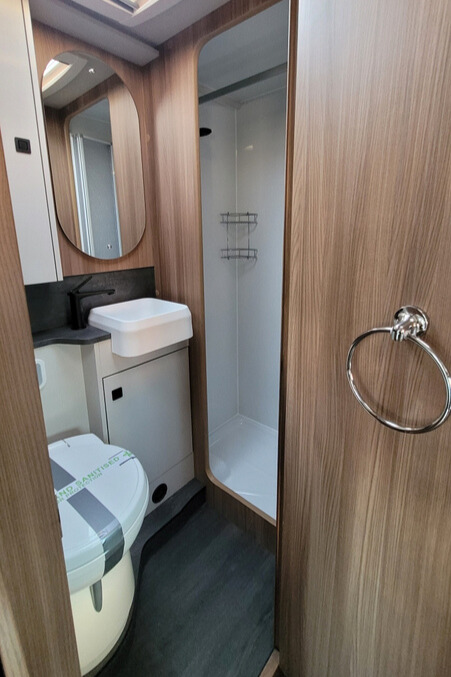 2BA1112 32 Autotrail Imala736G SMC21447