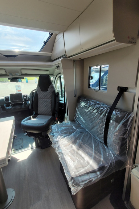 76B3C6 11 Adria MatrixSupreme670DC TMC45365