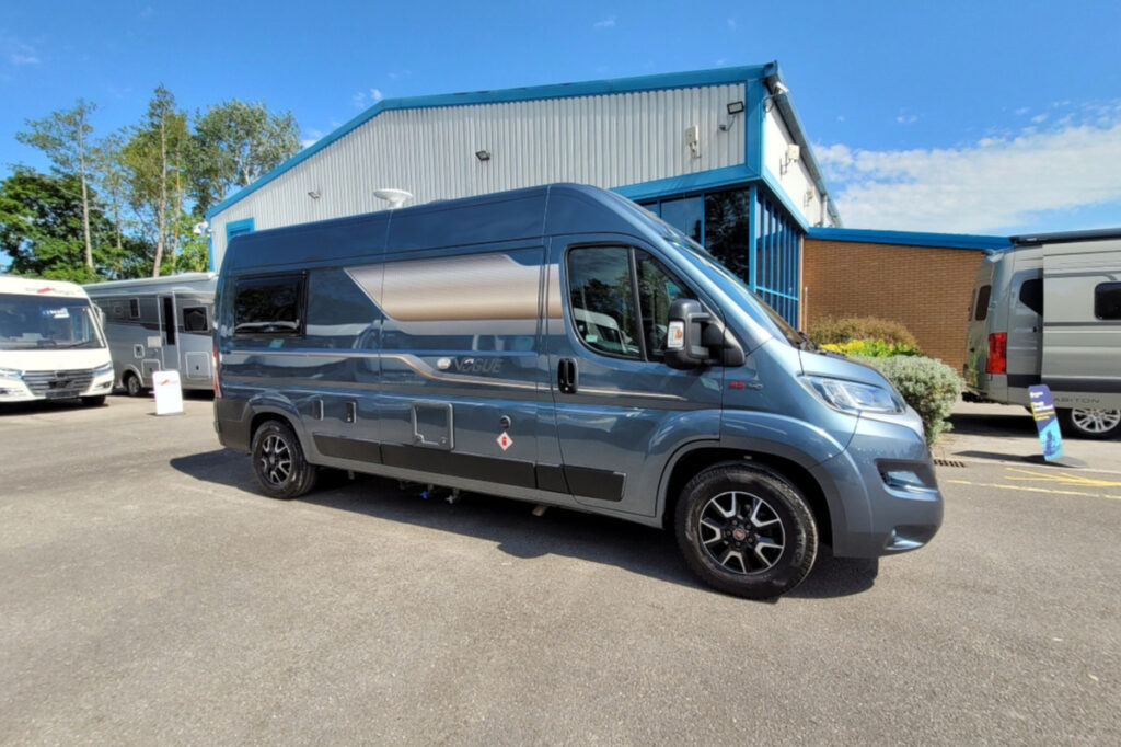 781F96 02 Elddis CV60Vogue DK70DSY