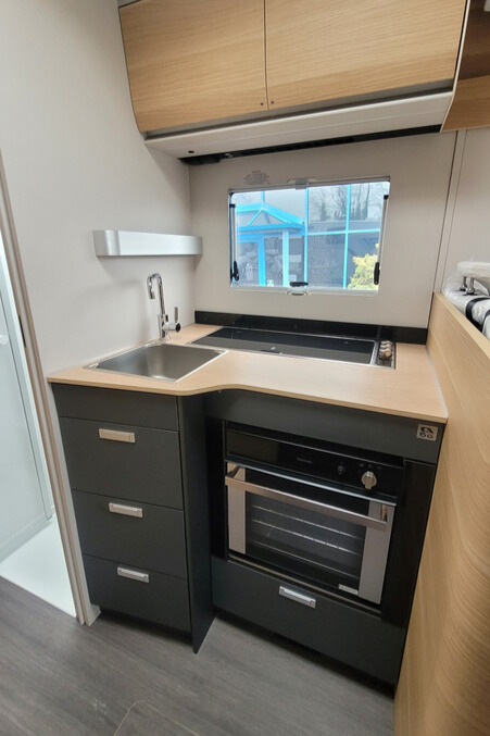 76B346 18 Adria Matrix670SL60thAnniversary SMC32149