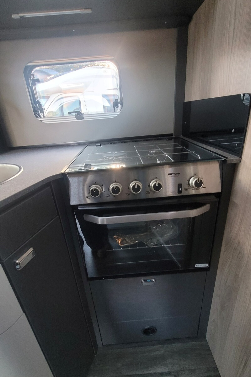 75D3F2 21 Swift Voyager584 SG39870