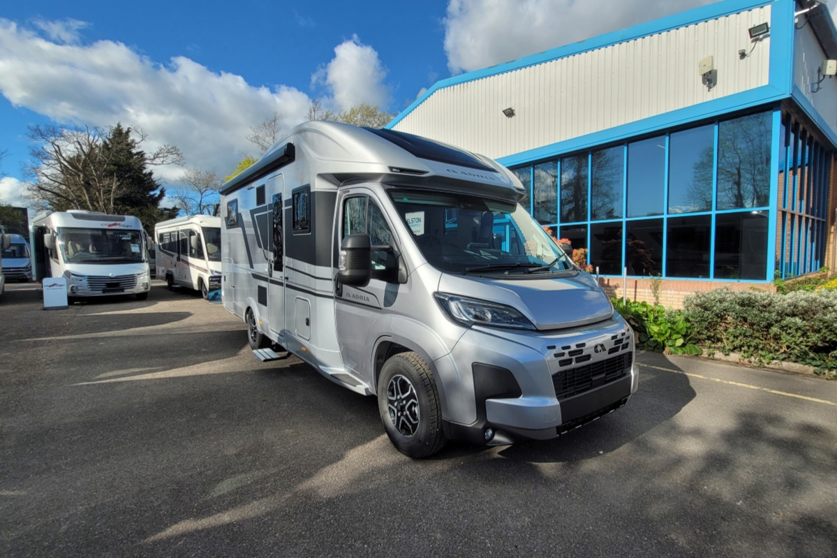 76B3CA 01 Adria CoralSupreme670DC TMC48864