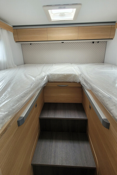 76B346 25 Adria Matrix670SL60thAnniversary SMC32149