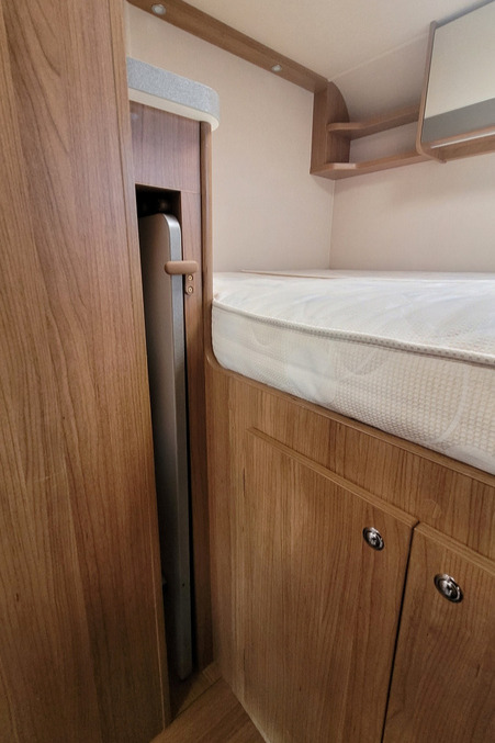 2C3988A 22 Autotrail TributeT736G WJ19TXN