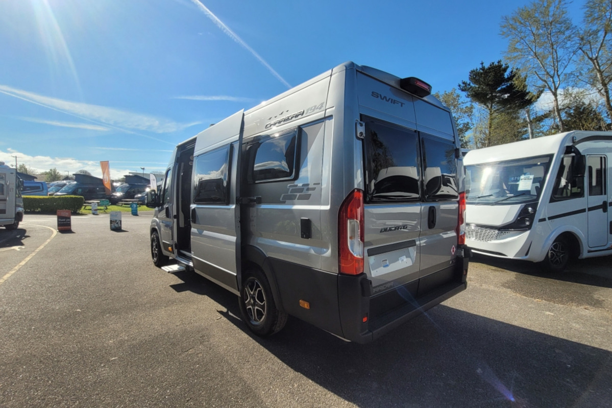 75CB6E 05 Swift Carrera194 SG070690