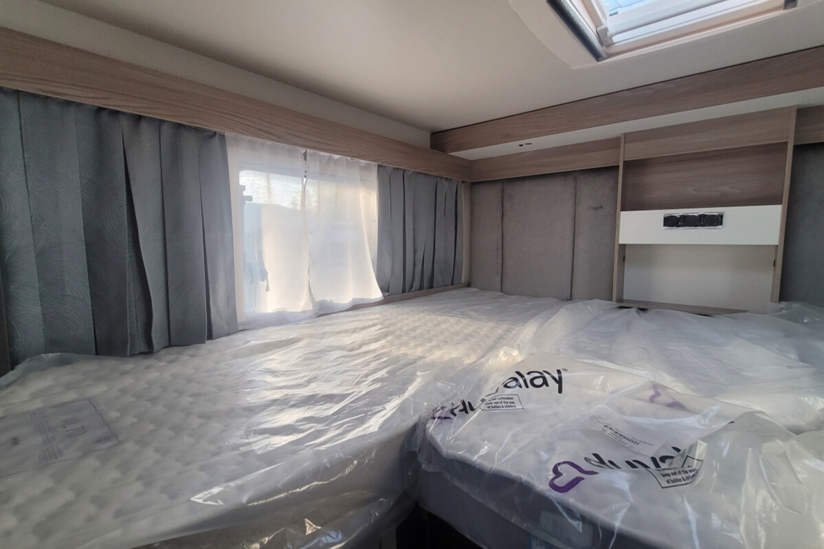 75D3F2 29 Swift Voyager584 SG39870