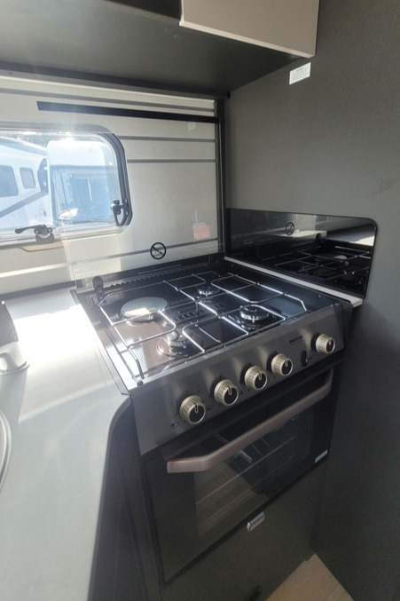 75D3AA 19 Swift Trekker594 RDSE86766