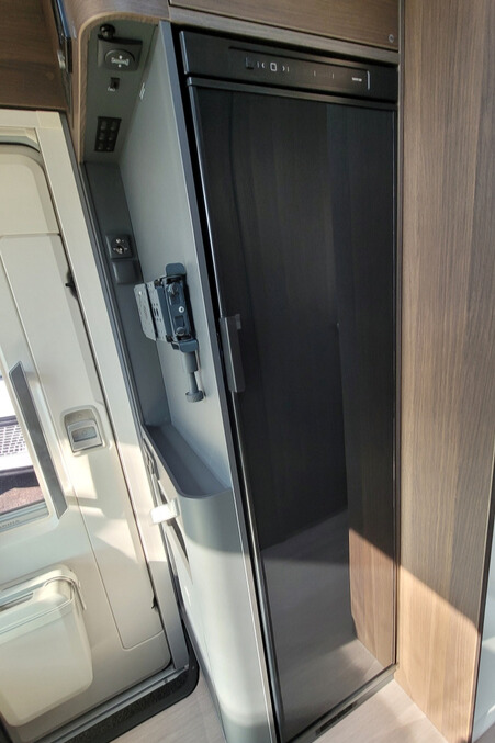 2B2DD42 18 Adria MatrixSupreme670DL WD24XRR
