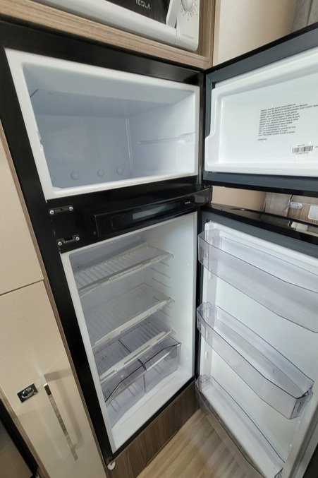 2B98FBA 19 Benimar Mileo243 PF25FDM