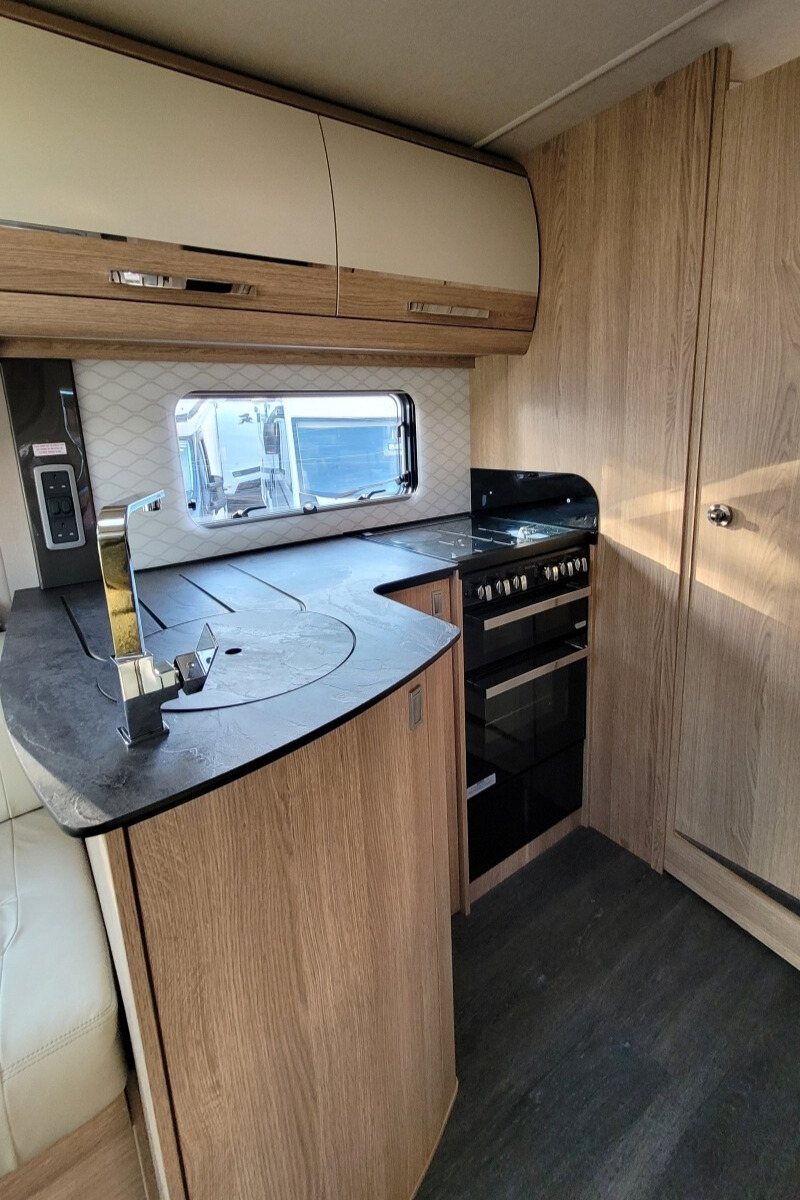 2A1F352 17 Autotrail Comanche WG25MFP