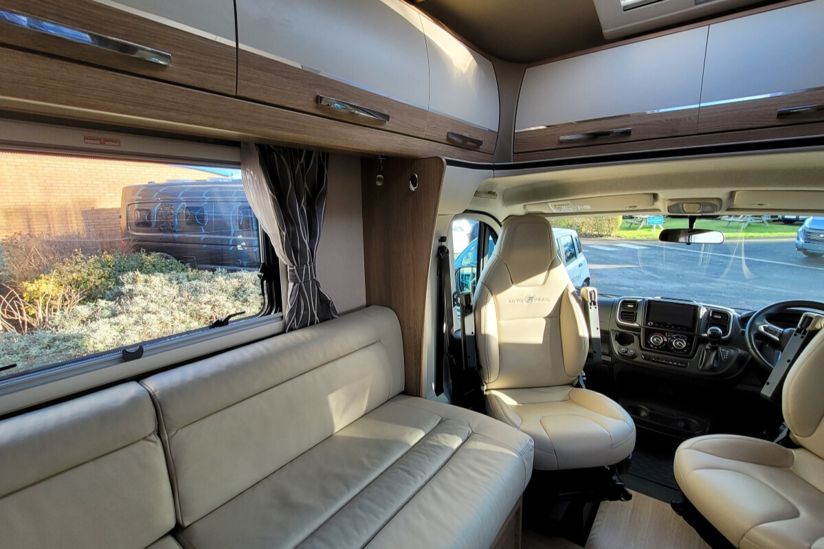 2A1F352 12 Autotrail Comanche WG25MFP