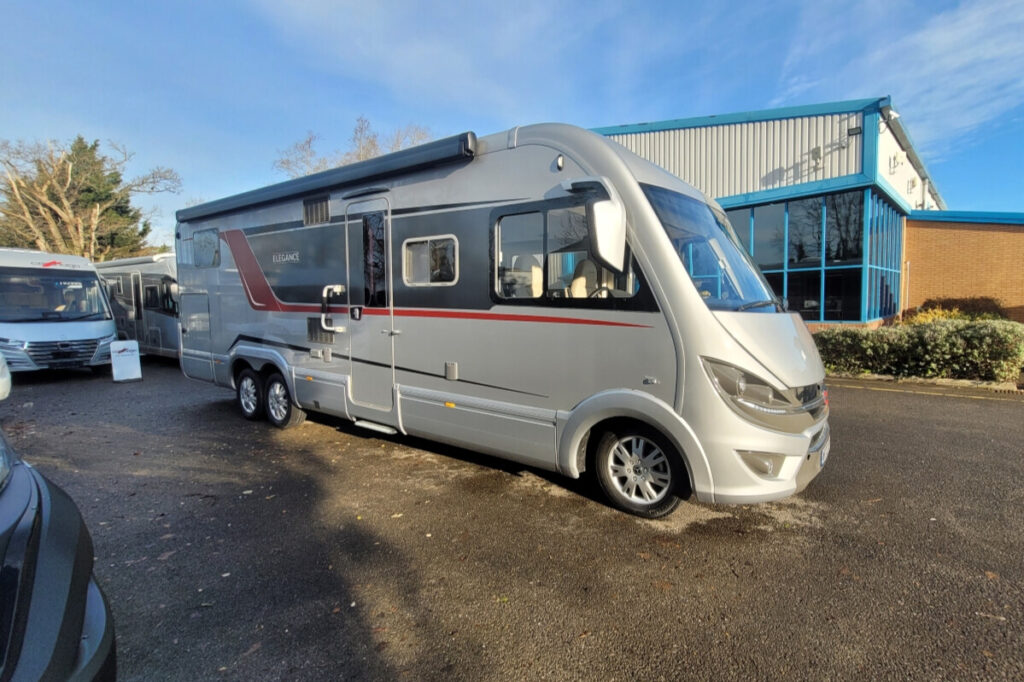 29490E6 02 Burstner EleganceI920G WR73VSY