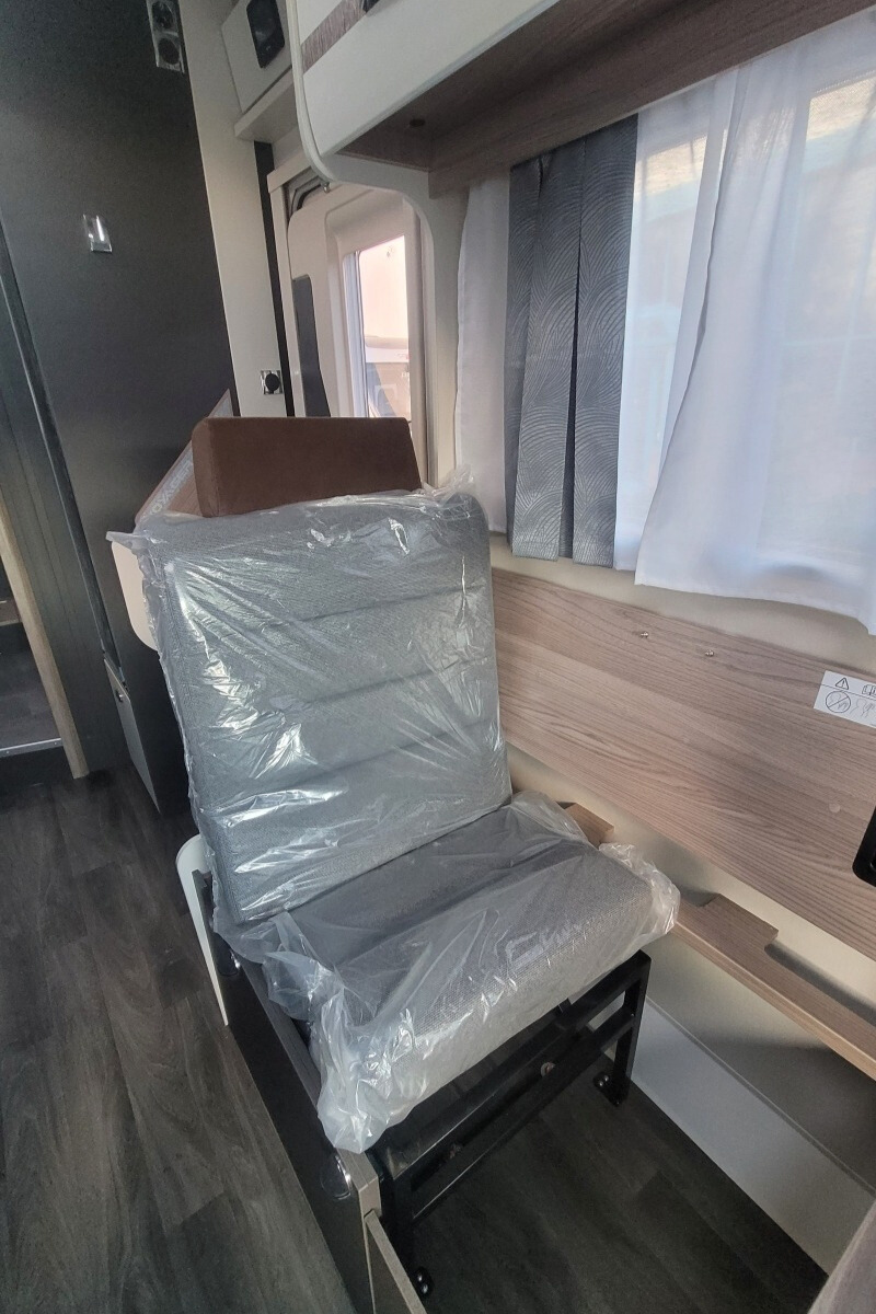 75D3F2 17 Swift Voyager584 SG39870
