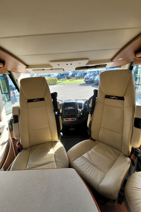77547E 07 Carthago ChicCLineXL5.8 YN15BCO