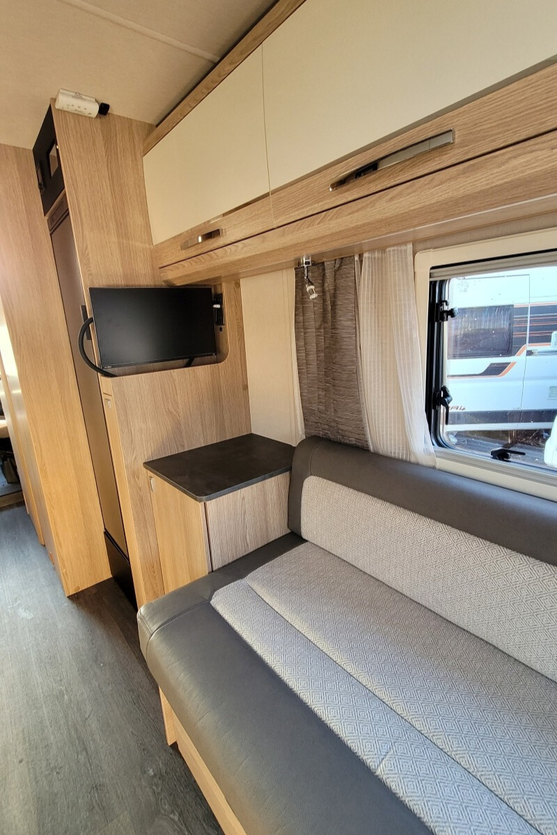 28A3316 27 Autotrail TrackerRL WJ24VHA