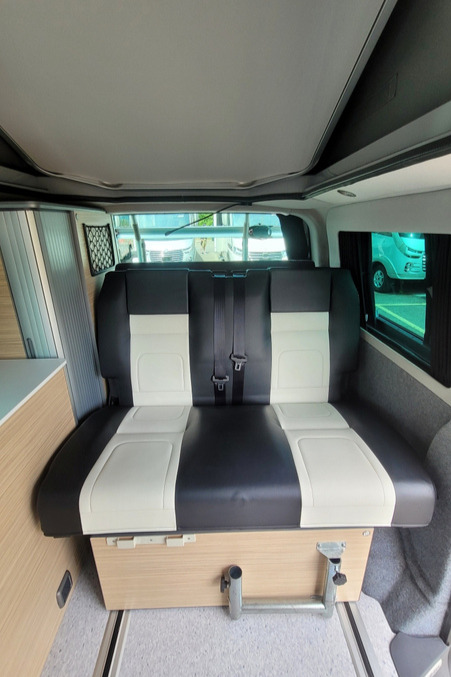77C76E 11 Volkswagen Uberbus T5VCG