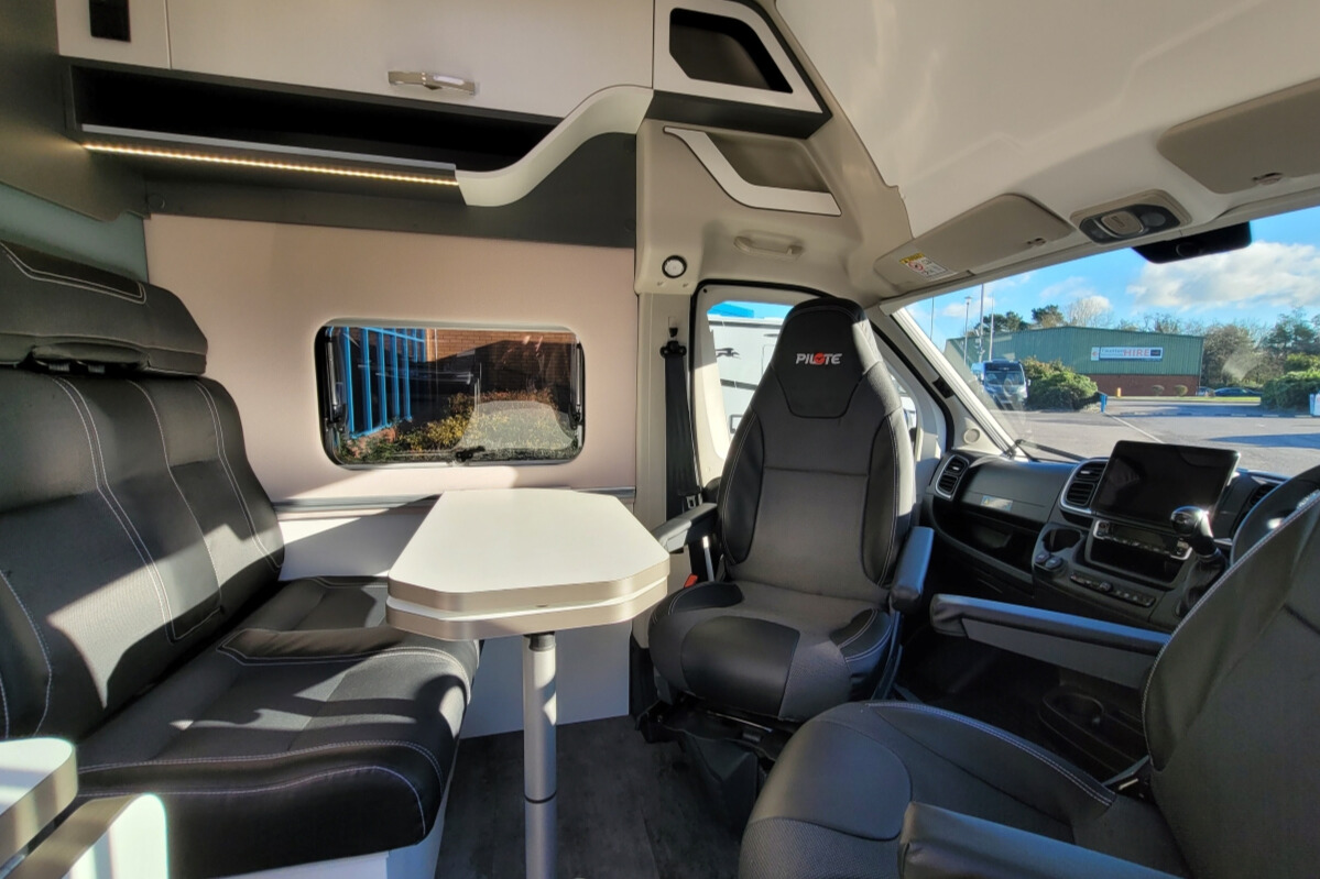 769696 17 Pilote V633M WK73BBN