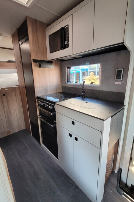 2BA1112 18 Autotrail Imala736G SMC21447
