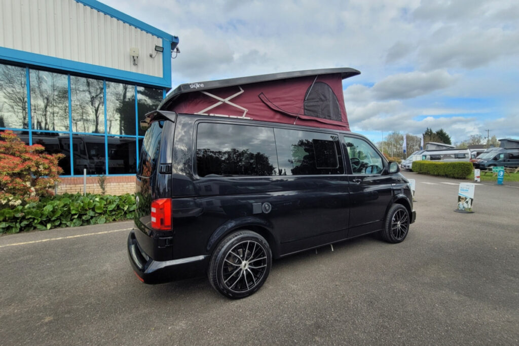 77B7D2 03 Volkswagen TransporterT28 GL18LRY
