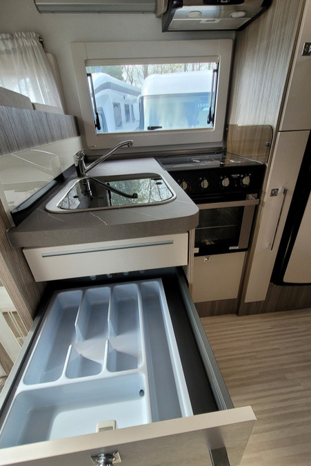 2B98FBA 15 Benimar Mileo243 PF25FDM