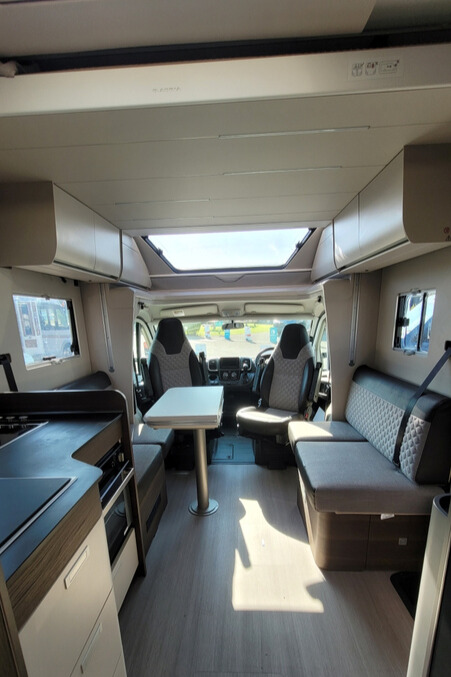 2B2DD42 11 Adria MatrixSupreme670DL WD24XRR