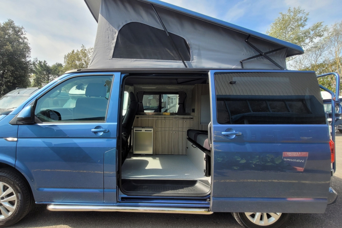 77D312 06 Volkswagen FunkyDubz MT66NPV