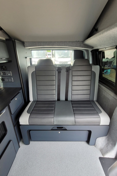 781222 10 Volkswagen ExpeditionCamper CK72NGJ