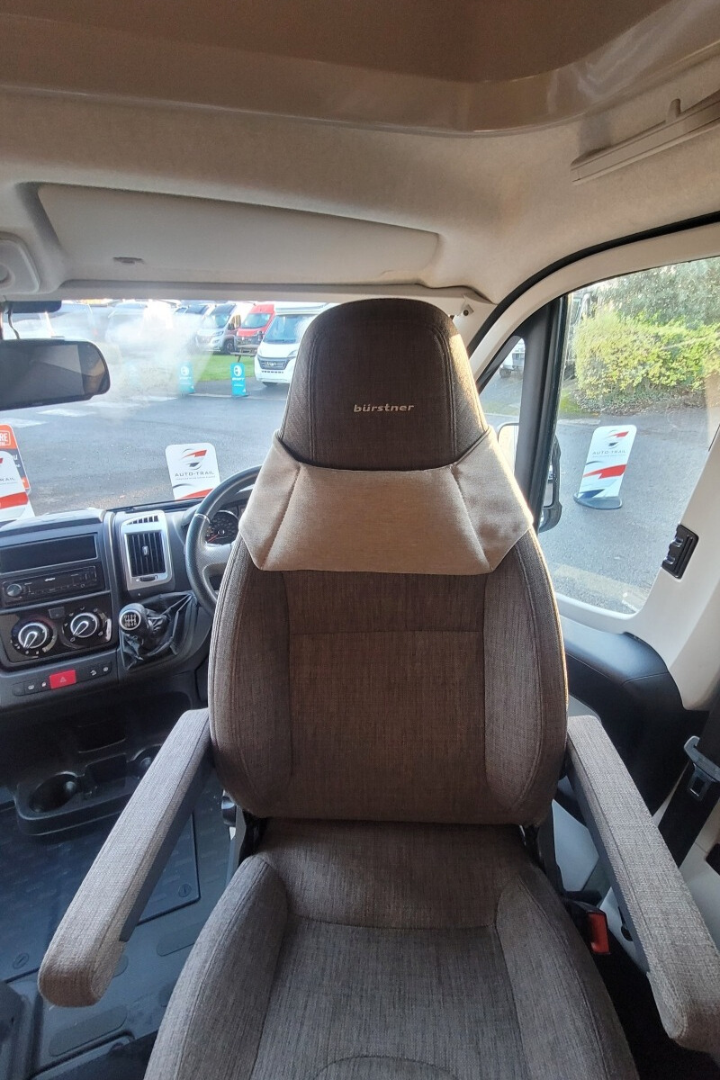 29492AE 09 Burstner IxeoIT728G WA17EVM
