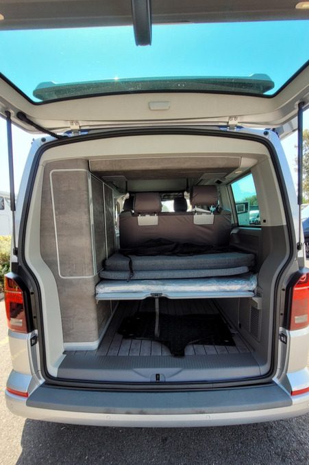 781946 08 Volkswagen CaliforniaOcean GU23DXV
