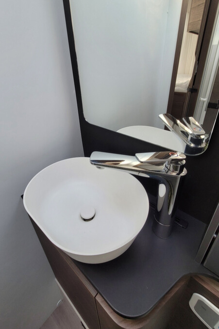 2B2DD42 26 Adria MatrixSupreme670DL WD24XRR