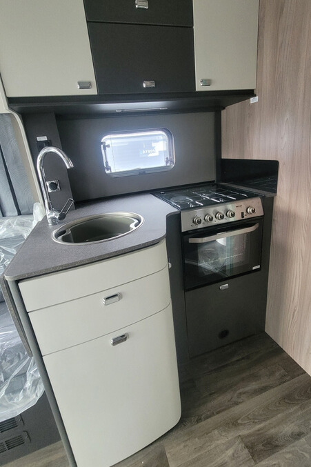 75D3DA 24 Swift Voyager540 RDSC43666