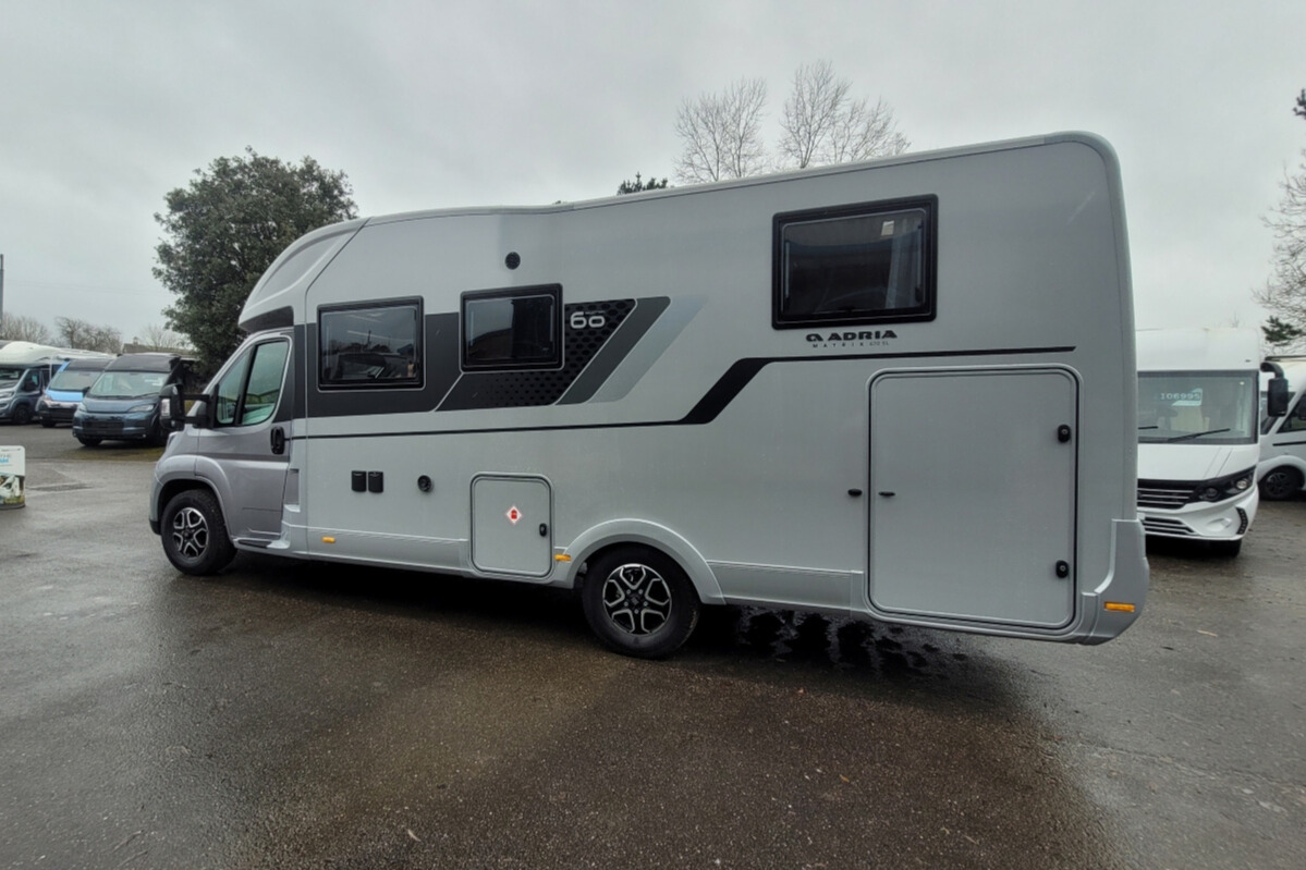 76B346 06 Adria Matrix670SL60thAnniversary SMC32149