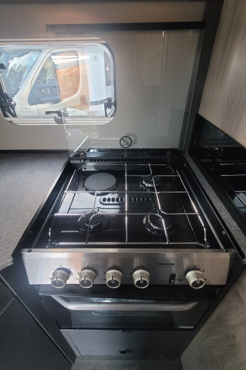 75D3F2 23 Swift Voyager584 SG39870