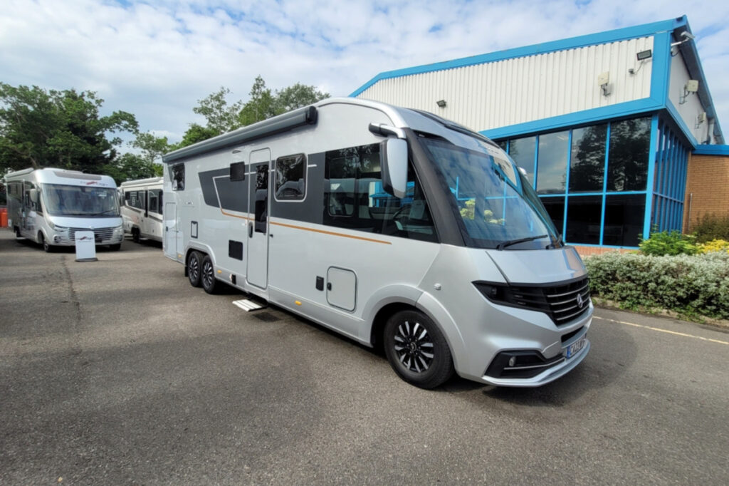 2CD74F6 02 Adria Supersonic 890LL CA23WFM