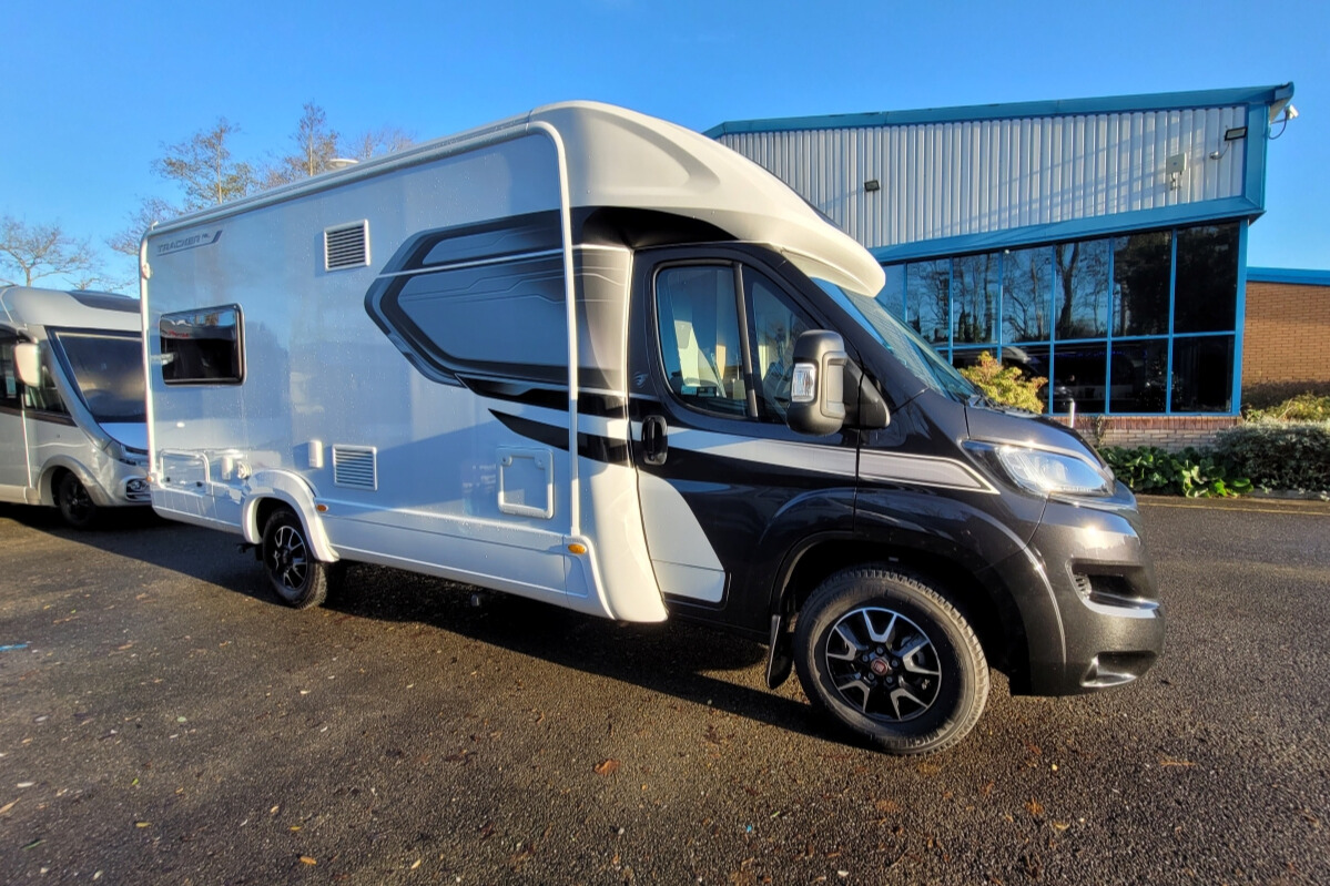 28A3316 02 Autotrail TrackerRL WJ24VHA