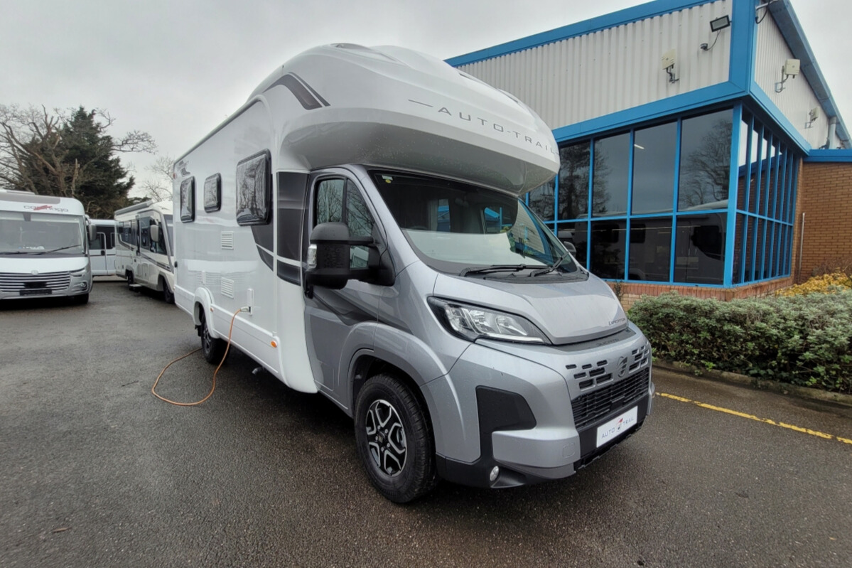 2B0846A 01 Autotrail ExpeditionC71 SMC15779