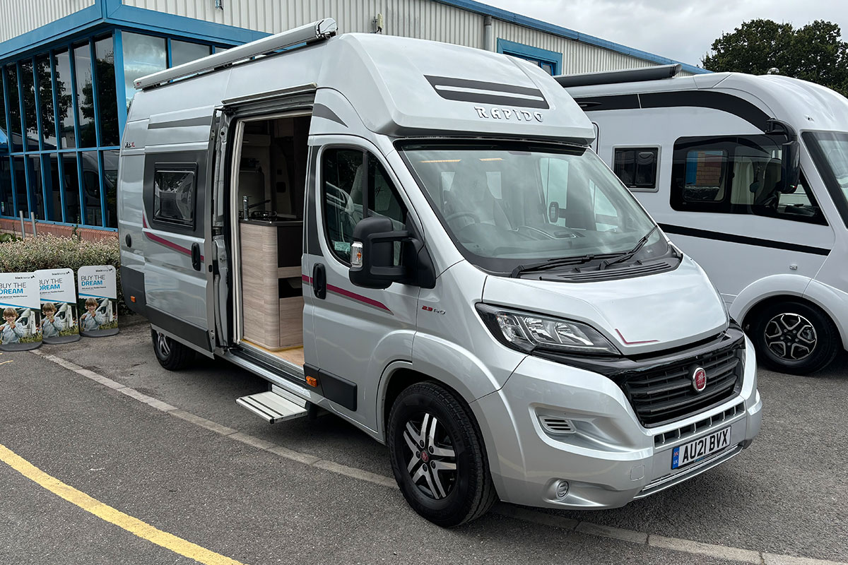 71A69A 04 2021 Rapido V65 XL 