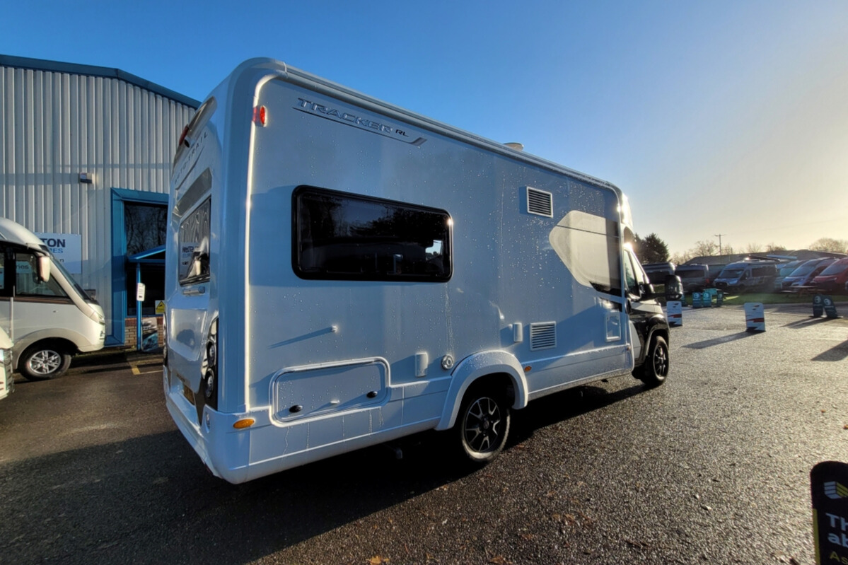 28A3316 04 Autotrail TrackerRL WJ24VHA