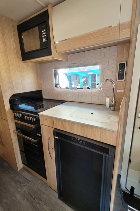 2BFD78A 13 Autotrail Imala736GHiLine WJ23XNH