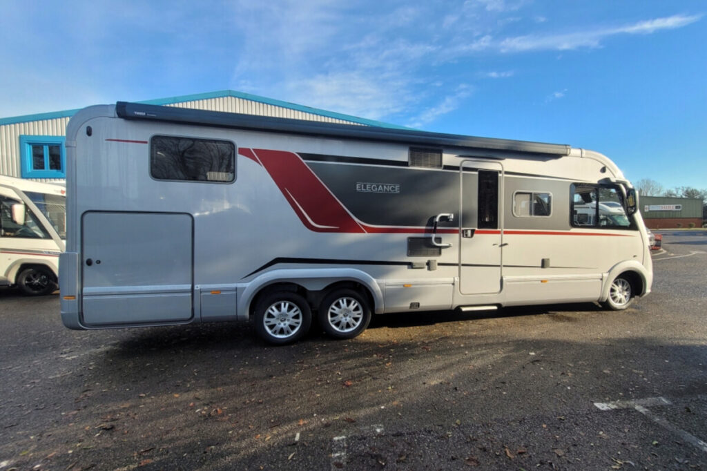 29490E6 03 Burstner EleganceI920G WR73VSY