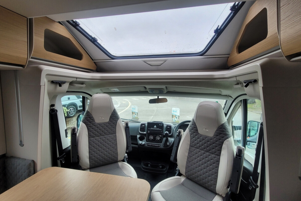 76B346 10 Adria Matrix670SL60thAnniversary SMC32149
