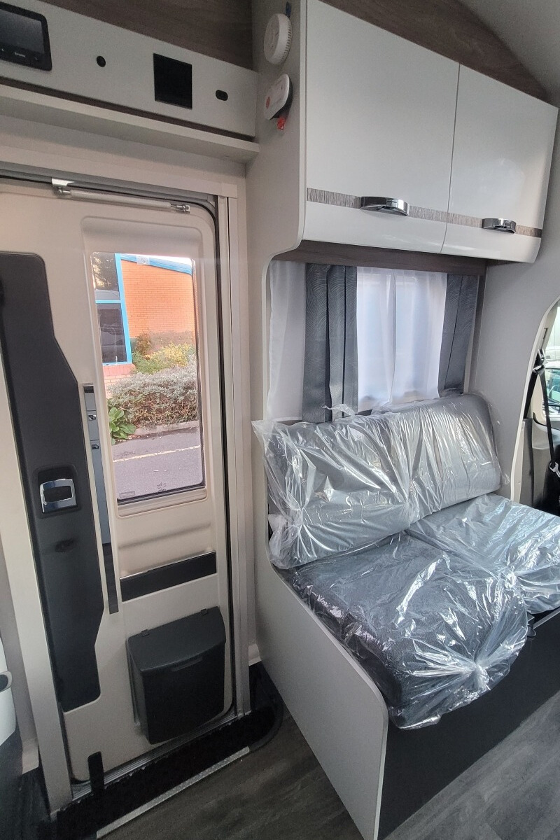 75D3F2 16 Swift Voyager584 SG39870