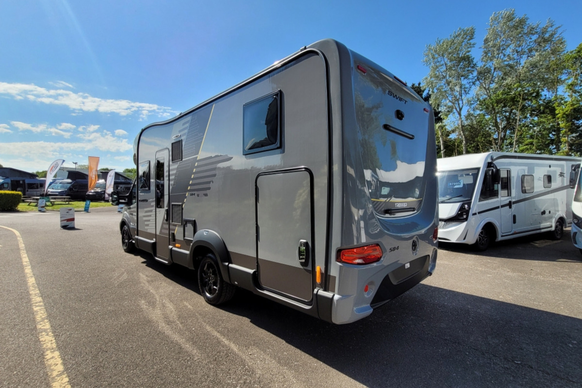 75D3A6 05 Swift Trekker584 RDSE83606